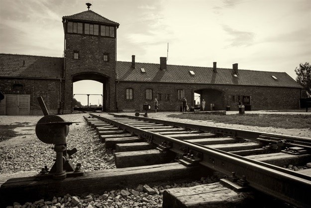 Poland puts Auschwitz staff database online