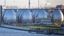 Desalination plant in Hamburg Harbour © Andrea Izzotti –