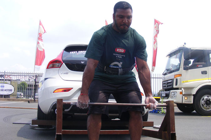Strongmen like SA’s Kreson Pillay prefer to deadlift cars rather than drive them. Kreson and other top strongmen from around the world will be competing for a place in the world finals at the MLO Strongman Champions League U/105kg World Qualifier, at the Rand Show from 15-16 April 2017.
