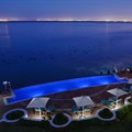 Radisson Blu Hotel Waterfront closing pool to help save water