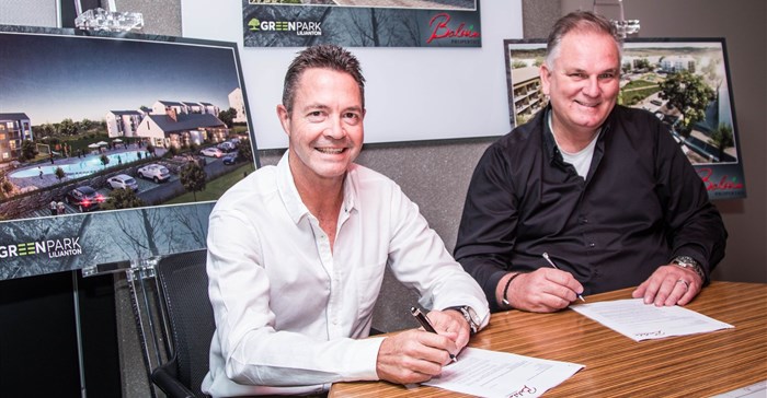 Rob Wesselo, CEO Transcend and Steve Brookes, CEO of Balwin signing the MoU.