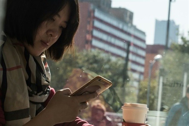 China tightens screws on social media