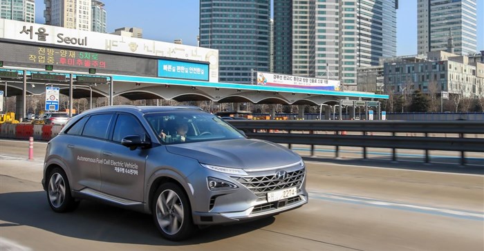 Hyundai demonstrates self-driving fuel cell electric vehicles
