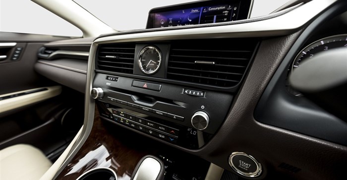 Lexus RX 350L: Glamour and glitz for seven sophisticates