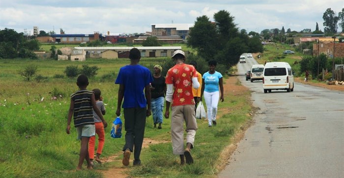 People stroll along Moshoeshoe Street in Emfuleni. Photo: Darya Maslova