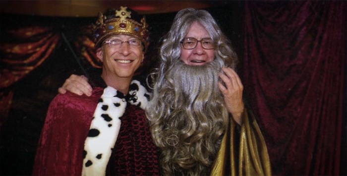 Bill Gates and Warren Buffett dressing up. Image: HBO