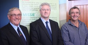 Agri South Africa president Dan Kriek (centre) led a high-powered delegation which addressed Eastern Cape farmers during a provincial road show this week. Agri EC president Doug Stern (left) welcomed Kriek and national representatives including agri transformation expert, Ernest Pringle. (Image supplied)