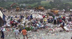 Payatas dumpsite, Metro Manila, Philippines. Image by Kounos, CC BY-SA 3.0,