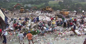 Payatas dumpsite, Metro Manila, Philippines. Image by Kounos, CC BY-SA 3.0,