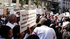 Hundreds of backyarders, informal settlement dwellers and social housing tenants (or former tenants) marched to the provincial Department of Human Settlement on Wednesday. Photo: Thembela Ntongana