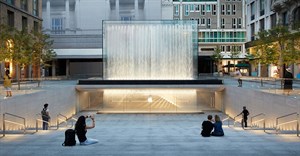 Dramatic glass fountain added to new Milan Apple store