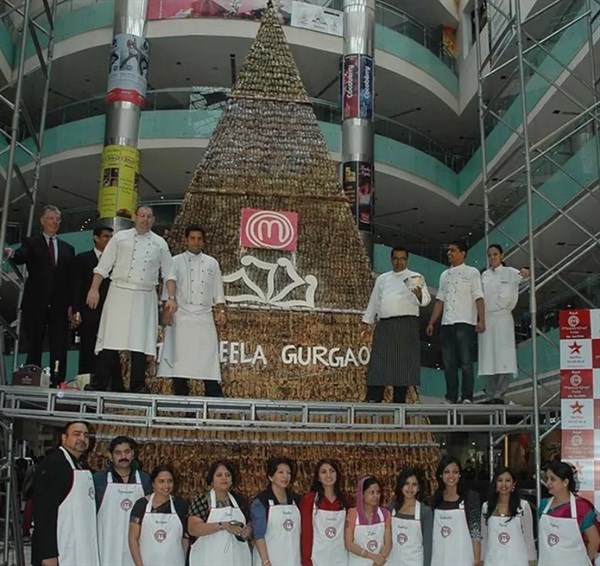 India’s Tallest Chocolate Eclair Tower by Chef Kunal Kapur, 24 November 2010.