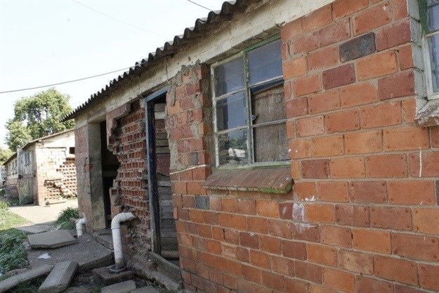 Many of the hostel units, like this one, are in terrible condition. Image by Nomfundo Xolo.