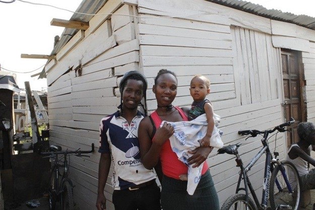 Mfanafuthi and Nok’zola Zondo live in a shack alongside KwaMashu Hostel. Image by Nomfundo Xolo.