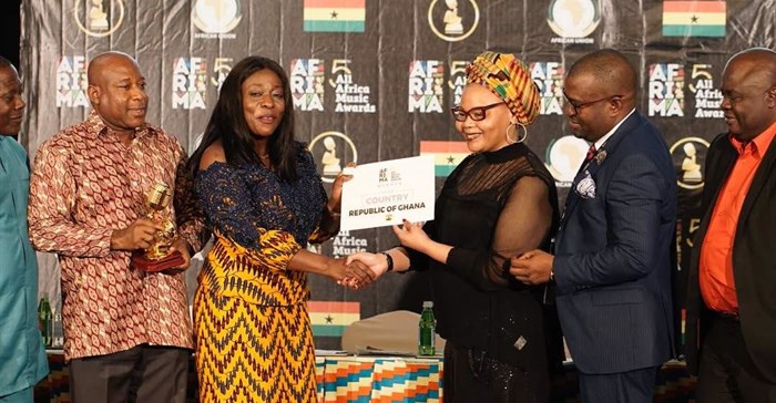 Matlou Tsotetsi, director, Brand Communication, presenting the certificate of AFRIMA Host Country to Ghana Minister Catherine Afeku, Ministry of Tourism, Arts & Culture.