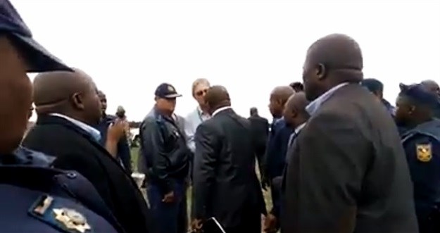 Richard Spoor speaks to Minister of Mineral Resources Gwede Mantashe at a Xolobeni community meeting on 23 September. Photo extracted from video shot by the Amadiba Crisis Committee