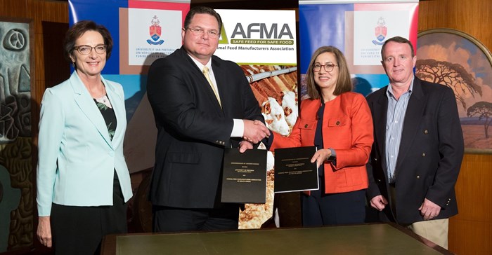 From left: Prof Stephanie Burton (Vice-Principal: Research and Postgraduate Education), Mr De Wet Boshoff (CEO: AFMA), Prof Cheryl de la Rey (Vice-Chancellor and Principal) and Dr Hinner Köster (AFMA Board of Directors and Chairperson: TuksAlumni Association).