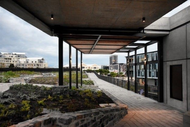dhk completes 12,000m2 Battery Park in Cape Town