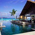 How many tourists can Seychelles accommodate?