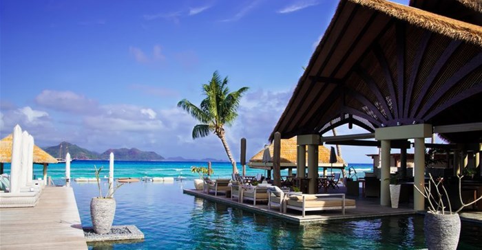 How many tourists can Seychelles accommodate?