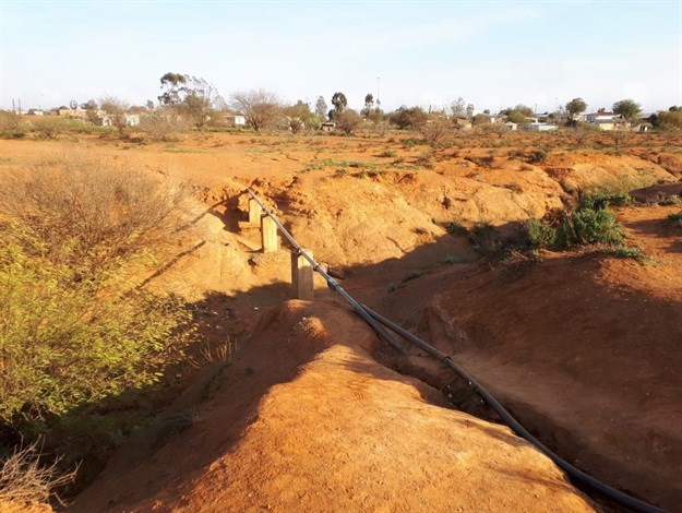 Wind farms fund construction of bridge over dried up river in Loeriesfontein