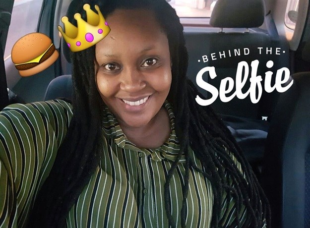 Siwundla hates taking selfies, so took this one especially, and captions it: “The lesser spotted Inoba selfie. A rare find.” We added the burger and crown emoji.
