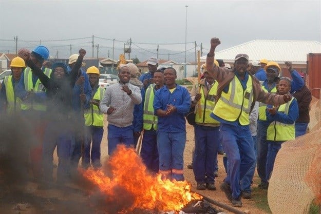 Workers building the Noninzi Luzipho Primary School in Uitenhage are on strike over a training fund. Photo: Thamsanqa Mbovane