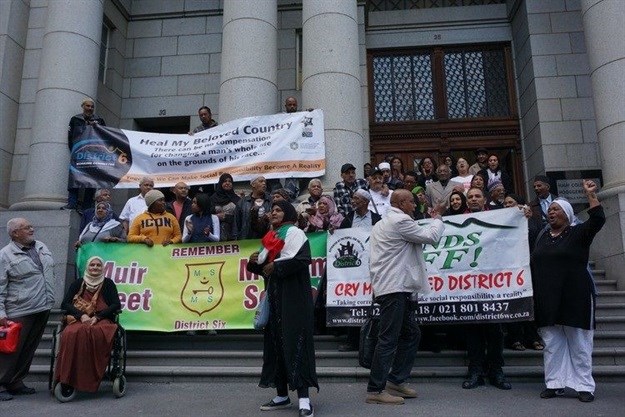About 40 District Six claimants picketed outside Western Cape High Court Friday morning before filing in to hear Maite Nkoana-Mashabane, minister of rural development and land reform, explain her plan for their restitution. Photo: Kristine Liao