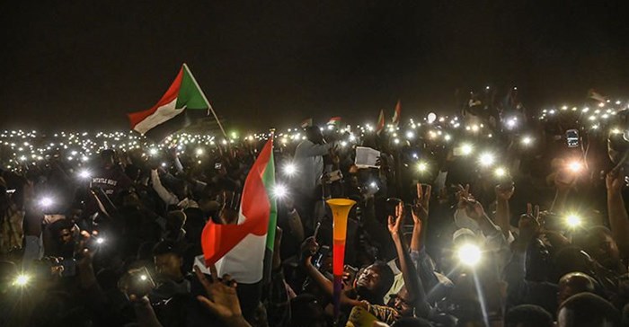 Sudanese protesters are seen with their smartphones in Khartoum on April 21, 2019. CPJ has called on South African telecommunications company MTN Group to end its role in Sudan’s internet shutdowns. Credit: CPJ/AFP/Ozan Kose.