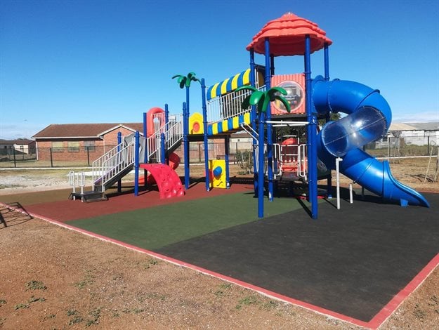 SoftFall Africa installs permanent unitary rubber surfacing in PE playgrounds