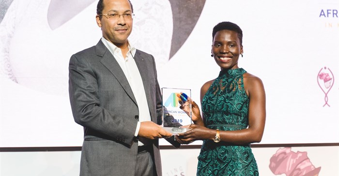Nila Yasmin, APO Group African Women in Media Award Winner receiving the APO Group African Women in Media Award from Nicolas Ponpigne-mognard, founder and chairman, APO Group