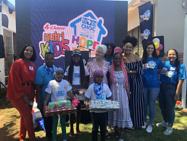 At the recent 40th birthday celebration for CHOC Childhood Cancer Foundation SA, Clover Nutrikids announced that fundraising is in full swing and on track for the purchasing and refurbishing of a new Clover Nutrikids CHOC House in Port Elizabeth.