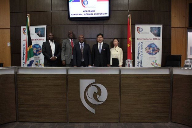 From L-R: Mr Teboho Maine: Head of Economic and Rural Development at Mangaung Metro, Mr Moses Kau, Chief Director in the Office of the Premier responsible for international relations, Prof. Alfred Ngowi: Deputy Vice-Chancellor: Research, Innovation and Engagement, Dr Chen Chunlei – General Secretary of the CPC Committee of Hangzhou Normal University, China and Dr Yan Baiyan – General Secretary of the CPC Committee of Qianjiang College, HNU.