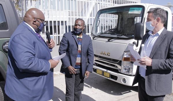 Andile Ramaphosa, CEO of SDI hands over keys of the new JAC truck to Godfrey Mokwaphakedi (Loadit) to enable him to create his own business with Charles Murray, SDI
