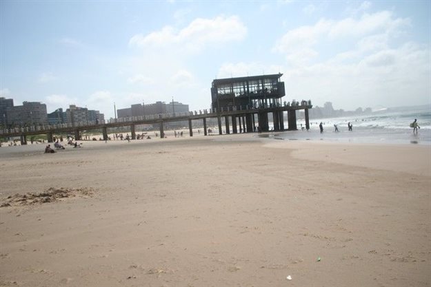 While Durban’s central beaches were being washed away because of a shortage of sand, the pier and water extraction wells in front of uShaka Marine World (to the south of the central beaches) were stranded above the water because of too much sand-pumping in the wrong places. Photo: Tony Carnie
