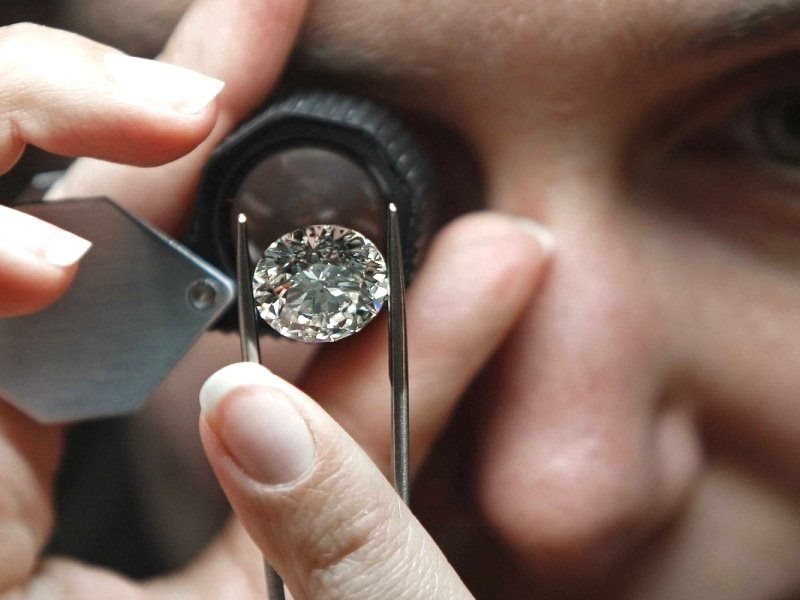 How to see if your diamonds are real? - a DIY guide