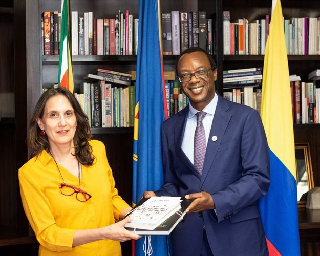 Her Excellency, Ambassador, María Soledad Córdov of the Republic of Ecuador and UP Vice-Chancellor and Principal, Prof Tawana Kupe.