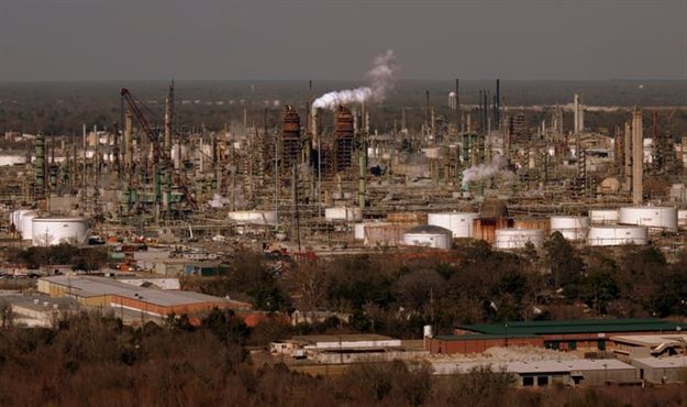A refinery in Baton Rouge, La. (Jim Bowen/flickr),
