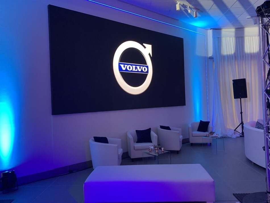 Volvo Cars FMGH creates a unique showroom experience with digital signage