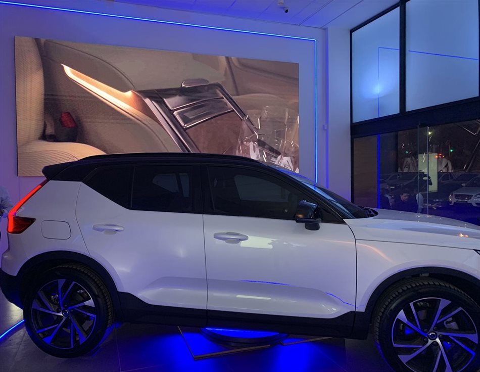 Volvo Cars FMGH creates a unique showroom experience with digital signage