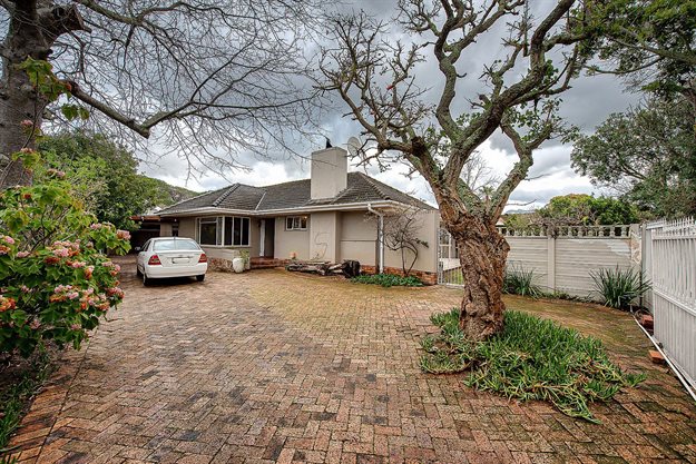 Bergvliet home sold by Eazi Real Estate for R3.395m in one day.