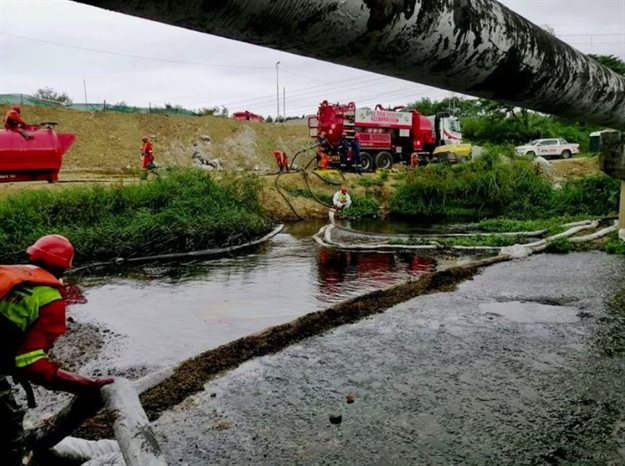 Transnet Pipelines has begun to clean up the crude oil spillage in the Bellair area, Durban. Photo supplied