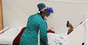 A health worker treats a patient at a temporary field hospital set up by Medecins Sans Frontieres (MSF) during the coronavirus disease (Covid-19) outbreak in Khayelitsha township near Cape Town, South Africa, July 21, 2020. REUTERS/Mike Hutchings