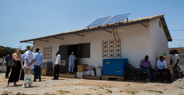 Solar energy is an invaluable resource in rural areas like this facility in Gambia. Gavi/2018/Guido Dingemans