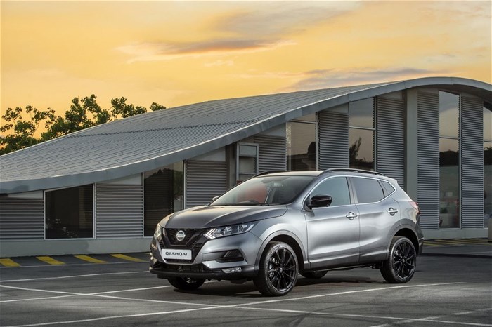 Between cows and cornfields in the Nissan Qashqai Midnight Edition