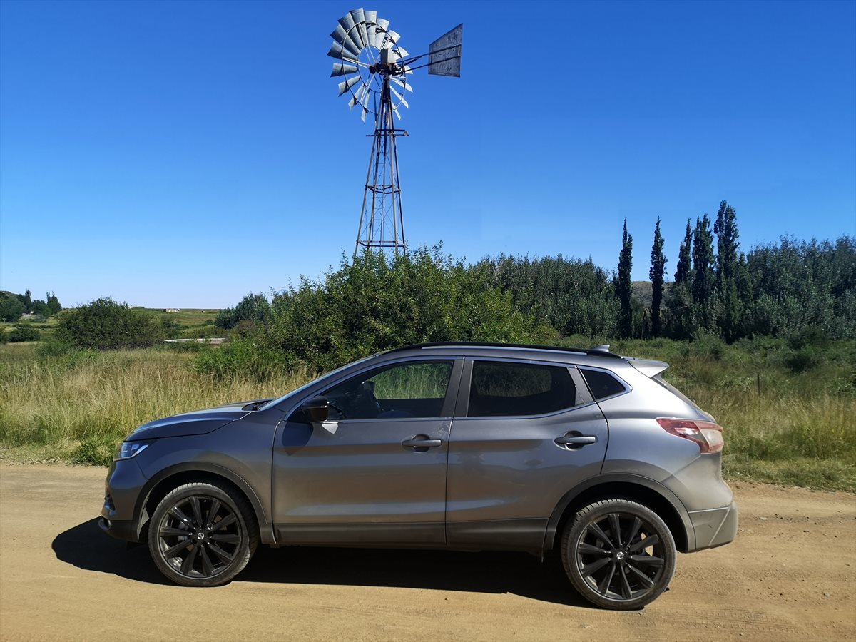 Between cows and cornfields in the Nissan Qashqai Midnight Edition