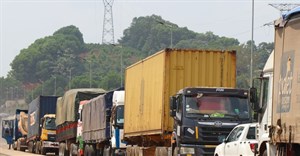 Trucks loaded with goods had been waiting for weeks to cross the Côte d’Ivoire-Ghana borders at Elubo/Noe. © Franck Kuwonu/Africa Renewal