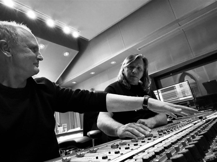 #MusicExchange: Steve Louw releases new album Headlight Dreams