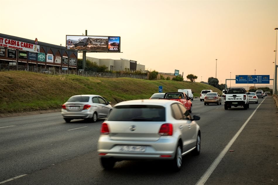 First hybrid billboard in SA - offering the omni-presence of static and the flexibility of digital billboards