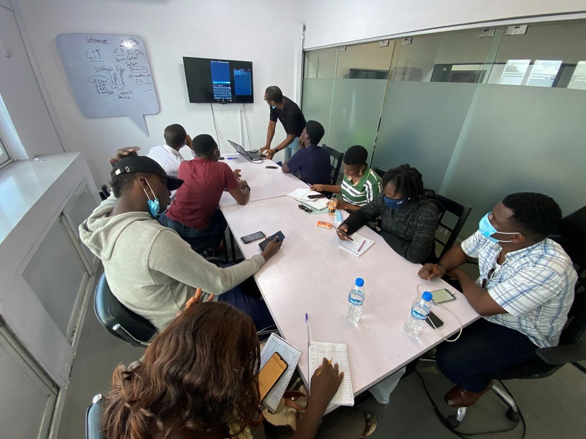 Startup teaches young Nigerians to code on smartphones